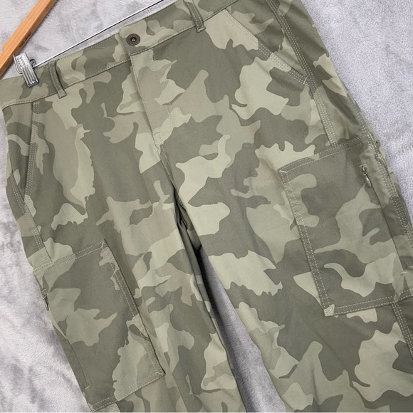 Prana Sky Canyon Joggers. Green Camo. Women’s Prana Size 10. (NWT). - Picture 3 of 8